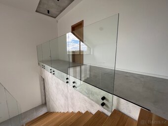 PÁTEŘOVÉ schodiště a schody, skleněné zábradlí - 7