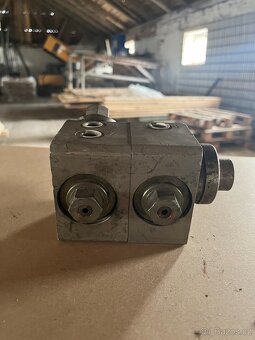 Hydraulický rozdělovač - 7