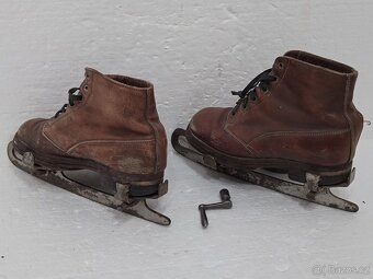 Avion - Staré retro brusle + klíč + boty - 7