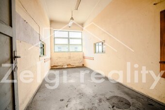 Pronájem haly - 1200m2 - v průmyslovém areálu - Kojetín - M - 7