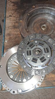 Prodám spojku, přírubu malotraktor mt8 150 32 - 7