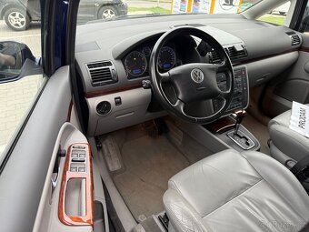 VW SHARAN BUSINESS 2.8 V6 150KW AUT 7 míst kůže - 7