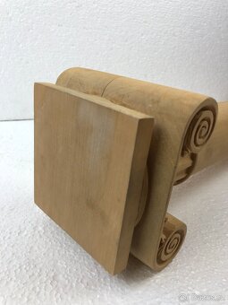 Vyřezávaný dřevěný stojan Antický sloup (NP004) - 7
