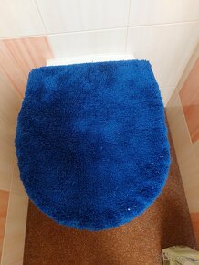 Natahovací tmavě modrý potah na WC prkénko 43 x 36 cm - 7