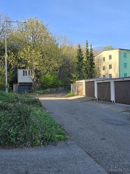 GARÁŽ/ SKLAD PRAHA 5 UL. KE KOTLAŘCE - 7