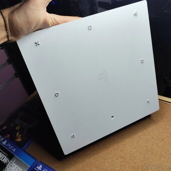 Playstation 4 PRO 1 TB + 8 her - 7