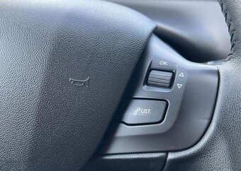 Peugeot 208 1.2i KLIMA PANORAMA TEMPOMAT manuál 60 kw - 7