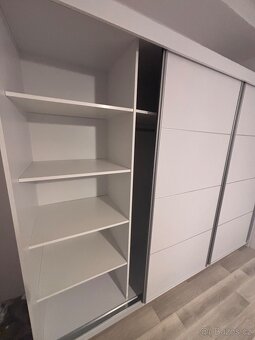 Šatní skříň 250 cm - 7