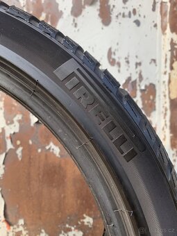 2ks 235/40/19 Pirelli/2021/96V/zimní pneu 6.2m - 7
