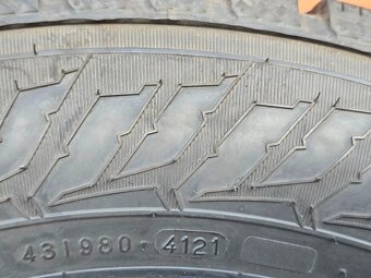Zimní Nokian 215/65/16C + disky - 7