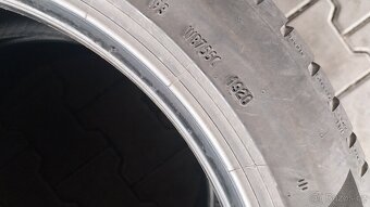 Prodám 2 x letní pneu Pirelli 235/45/18 - 7
