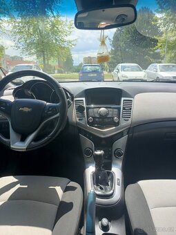 Chevrolet Cruze 1.8 104 kW rok 2011 2 majitel - 7