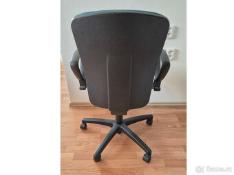 Kancelářská židle, má 3 páčky pro nastavení - 7