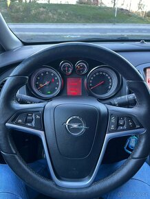 Opel Astra J - plná výbava, nová STK + dálniční známka 2024 - 7