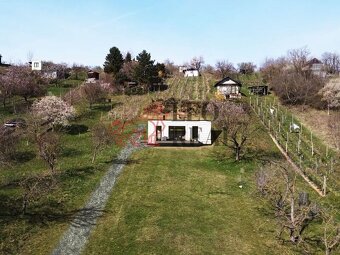 pozemek 3069m² se stavebním povolením "chaty" a chata k re - 7