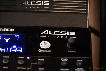 Elektronické bicí Alesis nitro max s přidaným tomem a crahem - 7