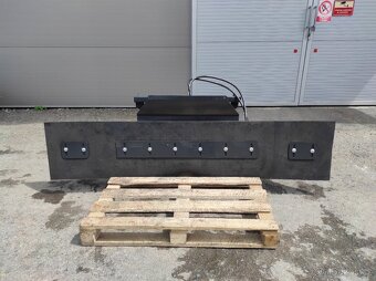 Hydraulická gumová stěrka pro shrnovaní a vyhrnovaní - 7