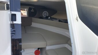 Kajutová motorová loď, člun Regal 2250 - 7