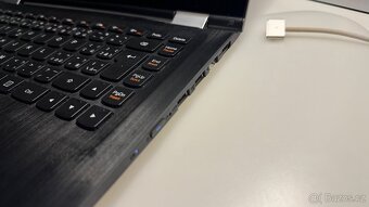 Bílý notebook Lenovo Yoga - 7