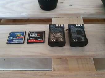 Olympus E-520, dva objektivy, dvě baterie, batoh, karty. - 7