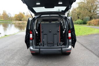 Ford Tourneo Connect s úpravou pro vozíčkáře - 7