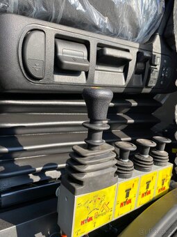 Iveco X-WAY 8x4 a sklápěč S3 + Intardér - 7