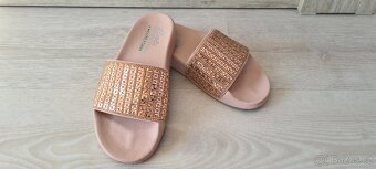 Dámské pantofle zn. Skechers vel. 37 V ZÁRUCE - 7