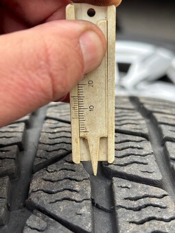 205/60 R16 5x112 / 7J / ET35 Pneu 6-7mm - 7
