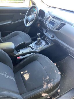 Prodám: Kia Sportage ,2012,NEMÁ TP , poškozený VIN - 7