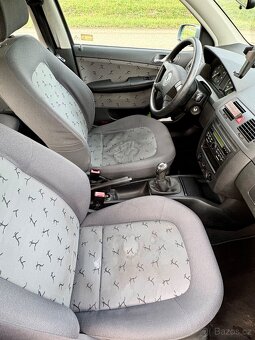 Škoda Fabia 1,4 MPI 50 kW stříbrno modrá, skvělý stav - 7