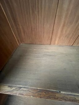 Starožitná šatní skříň - 7