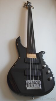 Palmer B-05 Fretless Bass Guitar - 7