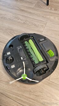 iRobot Roomba i7+ s vyprázdňovací stanicí se zárukou - 7