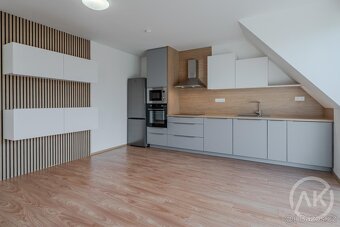 Pronájem podkrovního bytu 3+kk s balkonem v novostavbě v Bra - 7