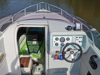 Kajutový motorový člun RIO 550 Cruiser + přepravník - 7