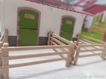 Schleich 42344 Stáj s koňmi a příslušenstvím - 7