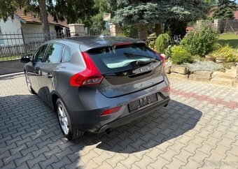 Volvo V40 1,6i pravidelný sevis Top stav benzín - 7