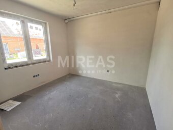 Velký Osek, prodej řadového rodinného domu 5+kk, 106 m2 na p - 7