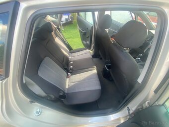Kia venga 1.4 - 7