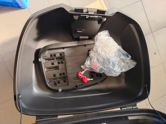 nový plastový kufr na motorku SHAD SH44 - 7