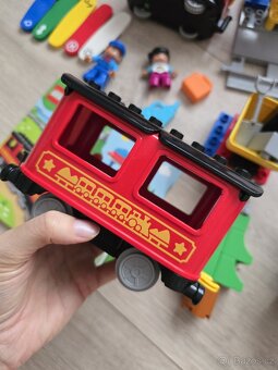 Lego Duplo parní vláček, železniční koleje a viadukt - 7