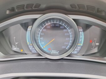 Volvo V40 D3 110kW - 7