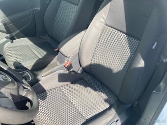 Volkswagen Golf, 1,6 MPi (75kW), klima, nová STK do 03/2027 - 7