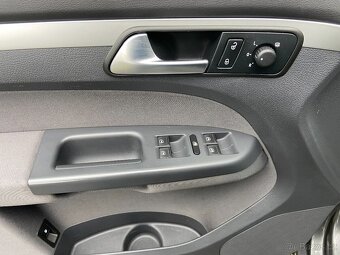 VW Touran 1.6 TDi Navigace,Climatronic - 7