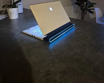Prodám Dell Alienware m15 R2 (i9-9980HK) - 7