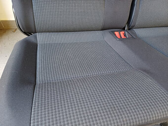 Prodám zadní troj sedačku VW T6, T6.1, třetí řada - 7