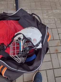 hokejová výstroj s hokejovou taškou - 7