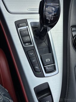 BMW 650i xDrive Cabrio – 330 kW V8, top výbava - 7