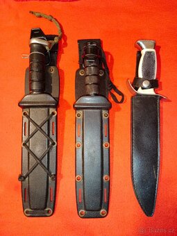 Nože, dýky s pochvami atd. 13 ks - 7