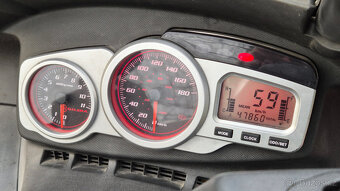 Gilera Nexus 500 maxi skútr - 7
